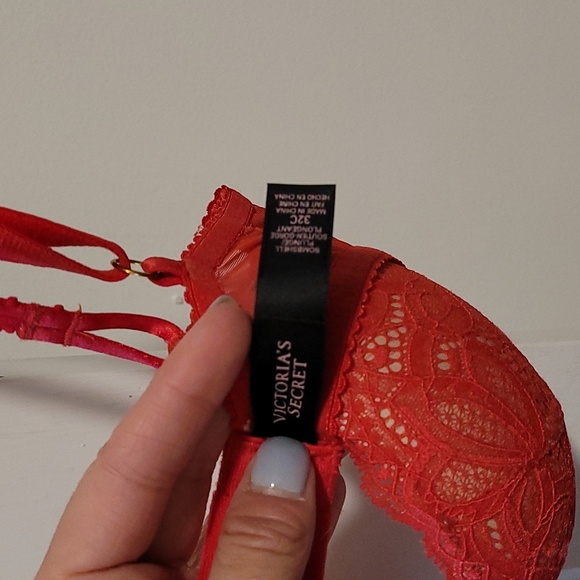 Victoria's Secret Bra - Picture 3 of 3